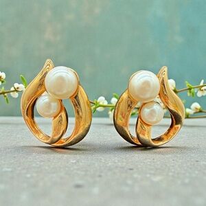 Vintage Avon Bridal Gold Swirl and Faux Pearl Pierced Drop Earrings